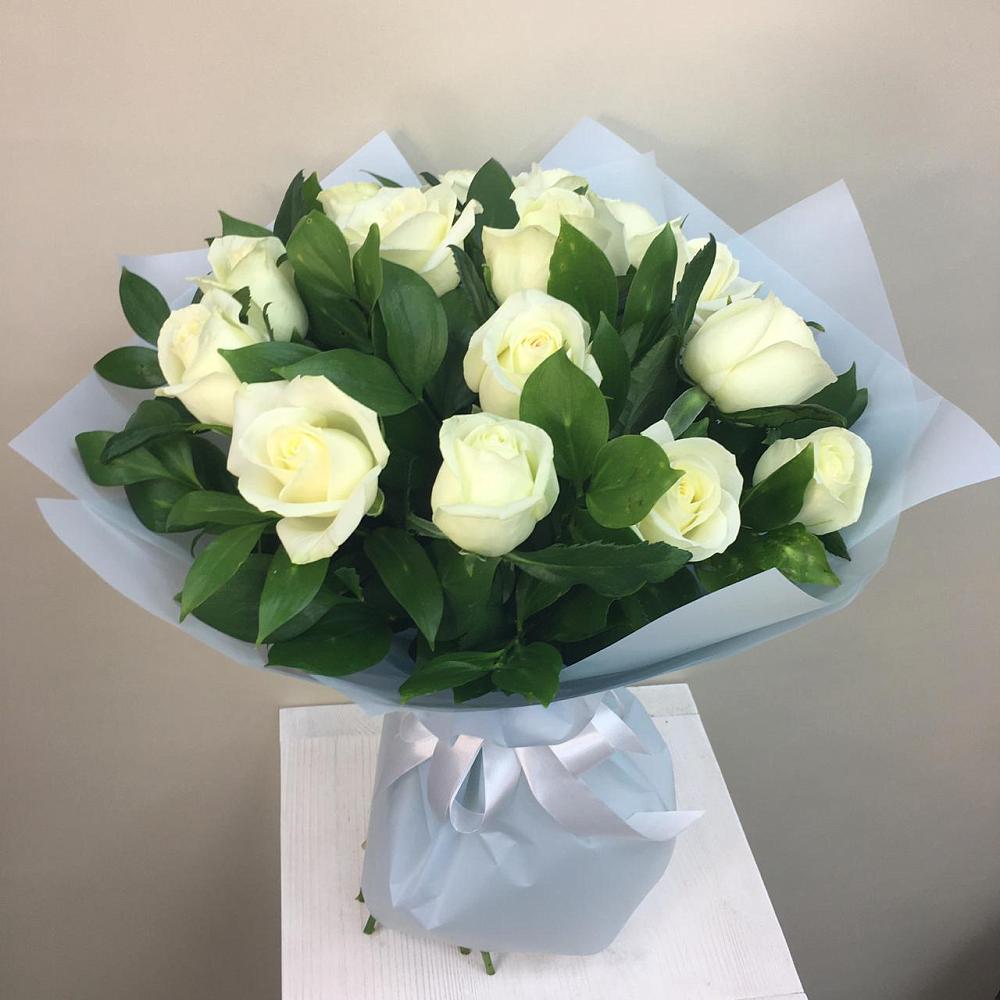 Букет 15 Белых роз Проуд в Орбельяновке