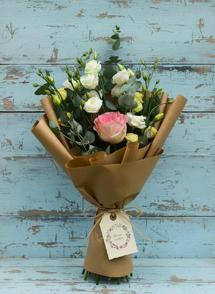 Букет цветов из: Розы и Лизиантусы в Орбельяновке