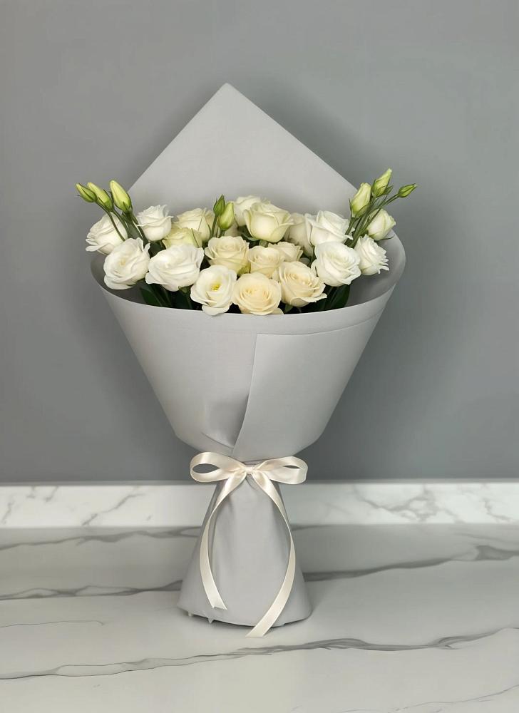 Букет цветов из: Розы и Лизиантусы в Орбельяновке