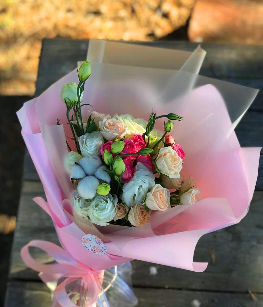 Букет цветов из: Розы и Лизиантусы в Орбельяновке