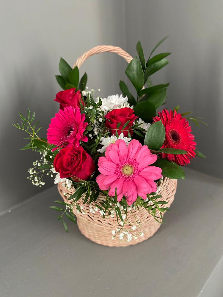 Цветочная композиция из Розы, Хризантемы и Герберы в корзине в Орбельяновке