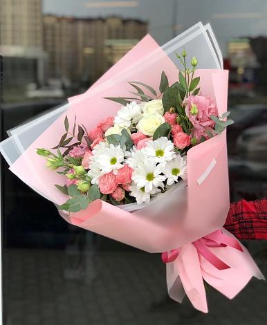 Букет цветов из: Розы, Лизиантусы и Хризантемы в Орбельяновке